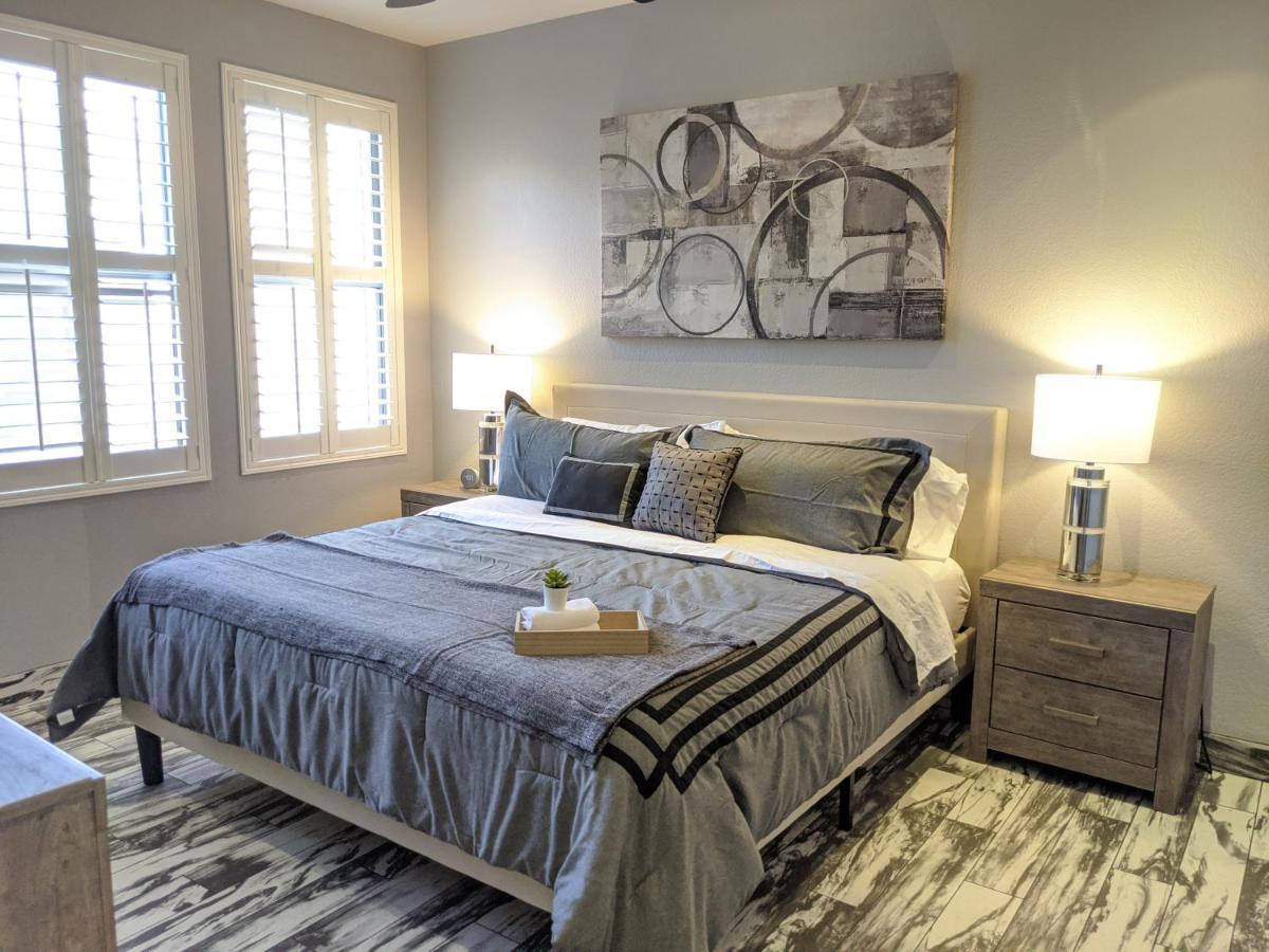*new* Lux With Pool, Hot Tub, And Gym Apartment Scottsdale