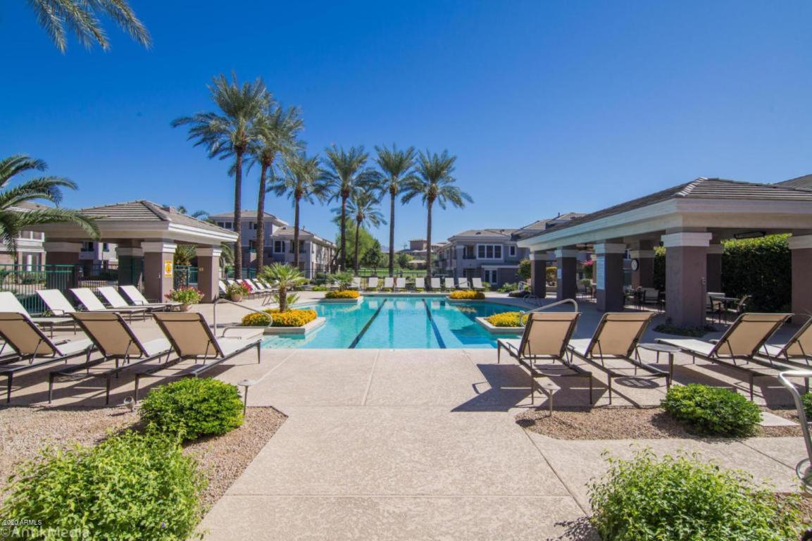 *new* Lux With Pool, Hot Tub, And Gym *