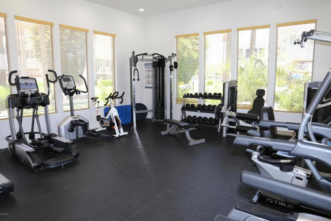 *new* Lux With Pool, Hot Tub, And Gym Apartment Scottsdale