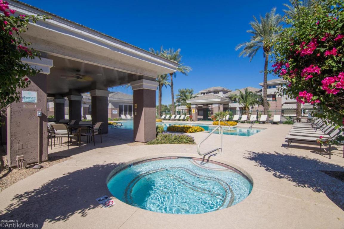 Apartment *new* Lux With Pool, Hot Tub, And Gym *