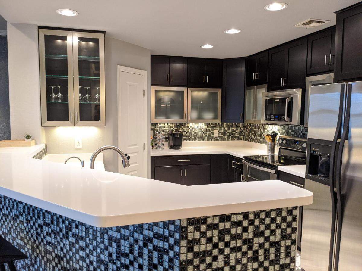 *new* Lux With Pool, Hot Tub, And Gym Apartment *