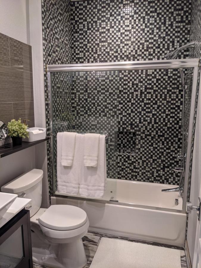 *new* Lux With Pool, Hot Tub, And Gym Apartment *